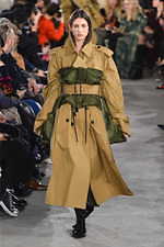 sacai 2019年秋冬コレクション - 寒い季節の味方、プレイフルなボリュームアウター｜写真19