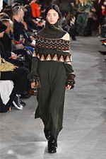 sacai 2019年秋冬コレクション - 寒い季節の味方、プレイフルなボリュームアウター｜写真48