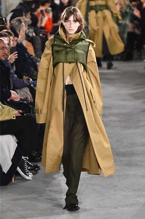 sacai 2019年秋冬コレクション - 寒い季節の味方、プレイフルなボリュームアウター｜写真17
