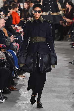 sacai 2019年秋冬コレクション - 寒い季節の味方、プレイフルなボリュームアウター｜写真31