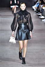 シャッツィ・チェン 2019-20年秋冬コレクション - 中国の少数民族・苗族の神話を着想源に｜写真1