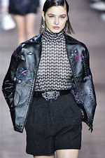 シャッツィ・チェン 2019-20年秋冬コレクション - 中国の少数民族・苗族の神話を着想源に｜写真13