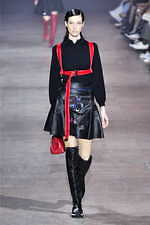 シャッツィ・チェン 2019-20年秋冬コレクション - 中国の少数民族・苗族の神話を着想源に｜写真21