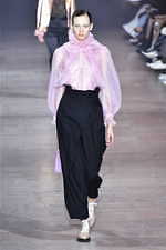 シャッツィ・チェン 2019-20年秋冬コレクション - 中国の少数民族・苗族の神話を着想源に｜写真25