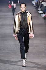 シャッツィ・チェン 2019-20年秋冬コレクション - 中国の少数民族・苗族の神話を着想源に｜写真26