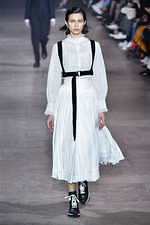 シャッツィ・チェン 2019-20年秋冬コレクション - 中国の少数民族・苗族の神話を着想源に｜写真29