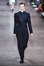 シャッツィ・チェン 2019-20年秋冬コレクション - 中国の少数民族・苗族の神話を着想源に｜写真31