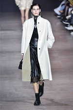 シャッツィ・チェン 2019-20年秋冬コレクション - 中国の少数民族・苗族の神話を着想源に｜写真35