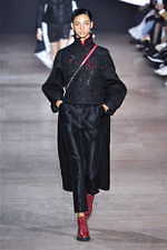 シャッツィ・チェン 2019-20年秋冬コレクション - 中国の少数民族・苗族の神話を着想源に｜写真46