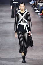 シャッツィ・チェン 2019-20年秋冬コレクション - 中国の少数民族・苗族の神話を着想源に｜写真58