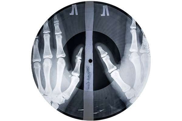 バツアートギャラリー「BONE MUSIC展」