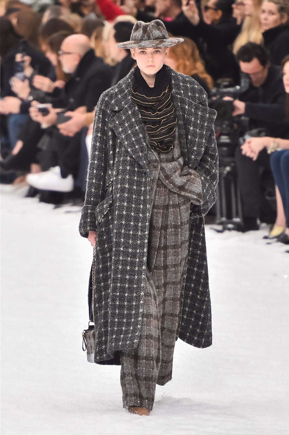 シャネル(CHANEL) 2019-20年秋冬ウィメンズコレクション シルエット - 写真3