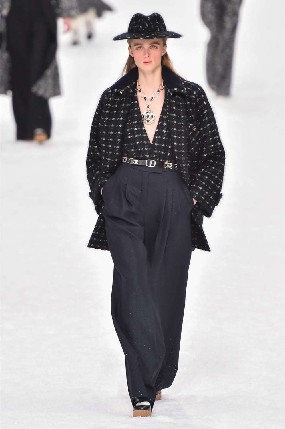 シャネル(CHANEL) 2019-20年秋冬ウィメンズコレクション シルエット - 写真6