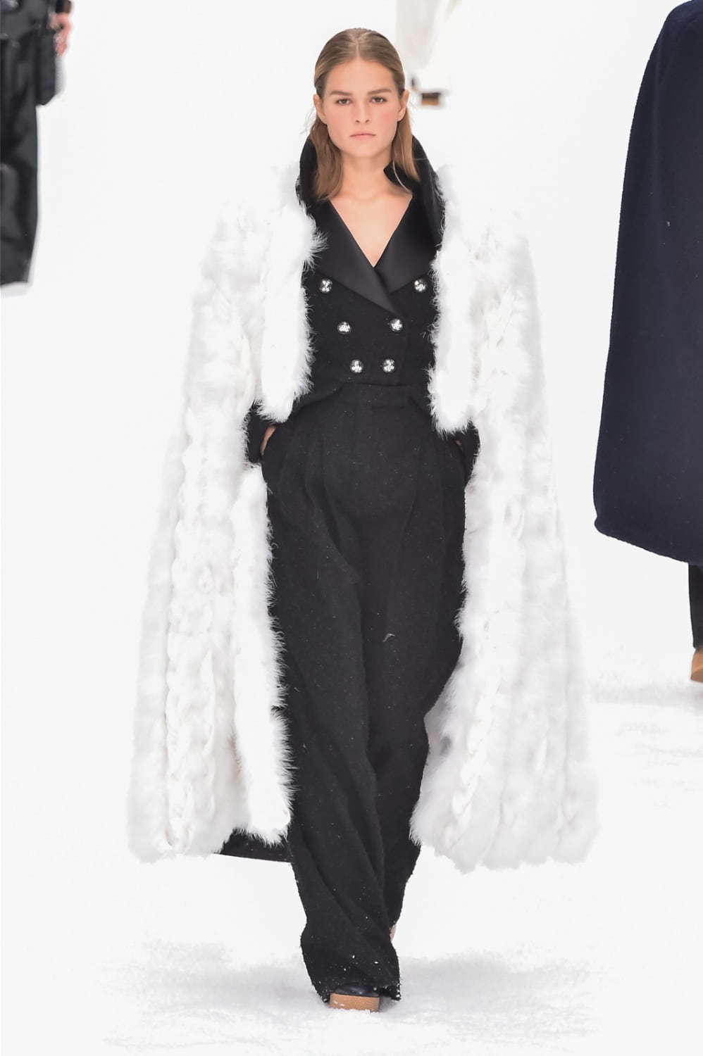 シャネル(CHANEL) 2019-20年秋冬ウィメンズコレクション シルエット - 写真54