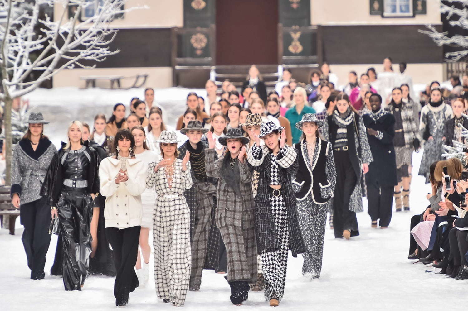 シャネル(CHANEL) 2019-20年秋冬ウィメンズコレクション シルエット - 写真68