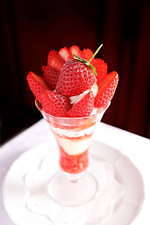 資生堂パーラーより3月限定苺パフェ - 和歌山県産“まりひめ”など3種の苺×バニラアイスのハーモニー｜写真3
