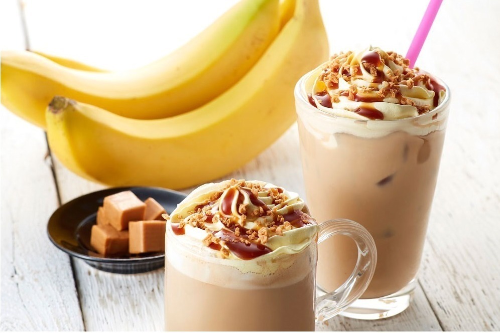 タリーズコーヒー初“バナナホイップクリーム”入り限定ドリンク「バナナキャラメルクランチラテ」発売