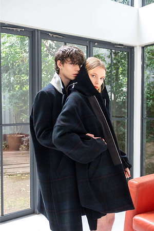 リヒト・ベシュトレーベン(Licht Bestreben) 2019-20年秋冬ウィメンズ&メンズコレクション  - 写真1