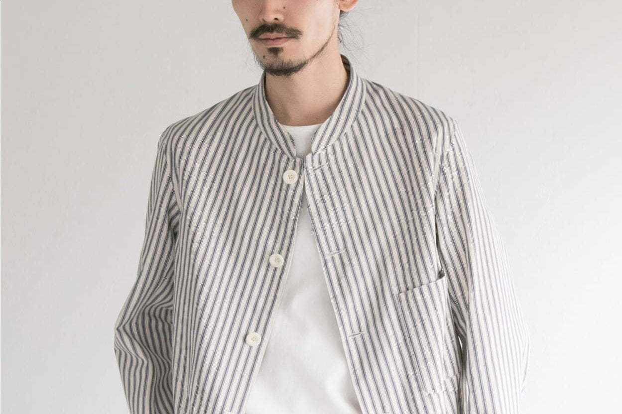 サイ×アーバンリサーチのコラボカバーオール、コットン100％の英国製生地をクラシックなストライプで