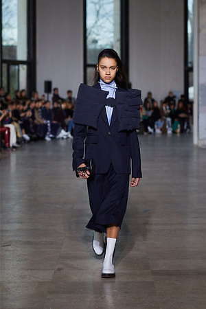 セドリック シャルリエ(CÉDRIC CHARLIER) 2019-20年秋冬ウィメンズコレクション  - 写真3