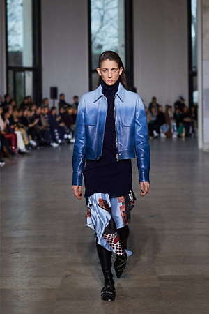 セドリック シャルリエ(CÉDRIC CHARLIER) 2019-20年秋冬ウィメンズコレクション  - 写真26