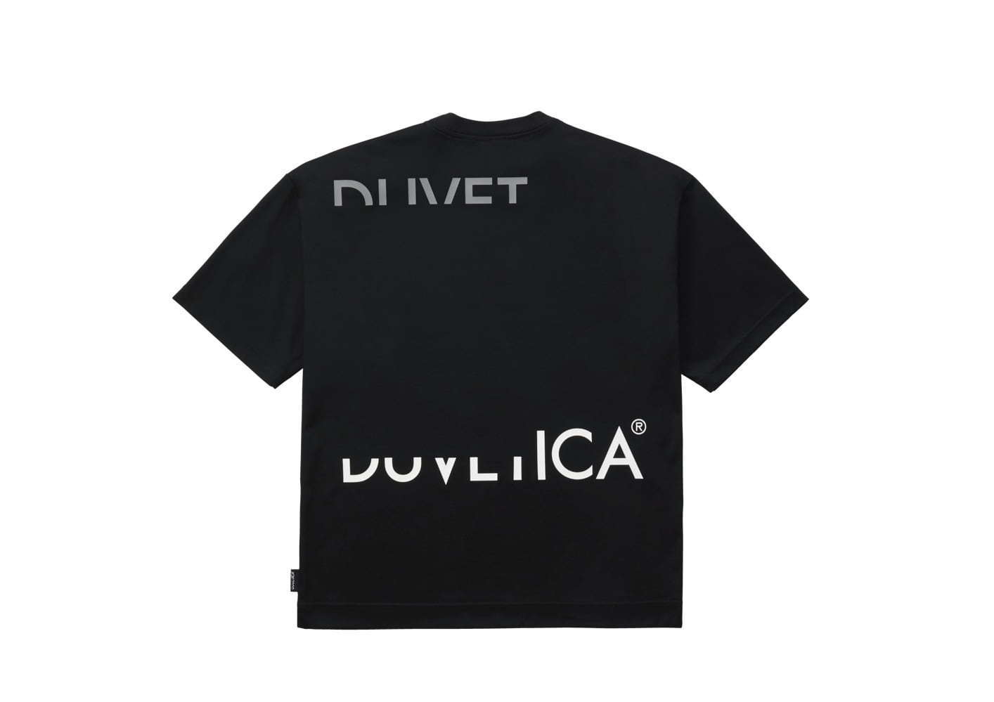 デュベティカ初のTシャツコレクションがユニセックスで登場、白×黒のモダンなデザイン｜写真14