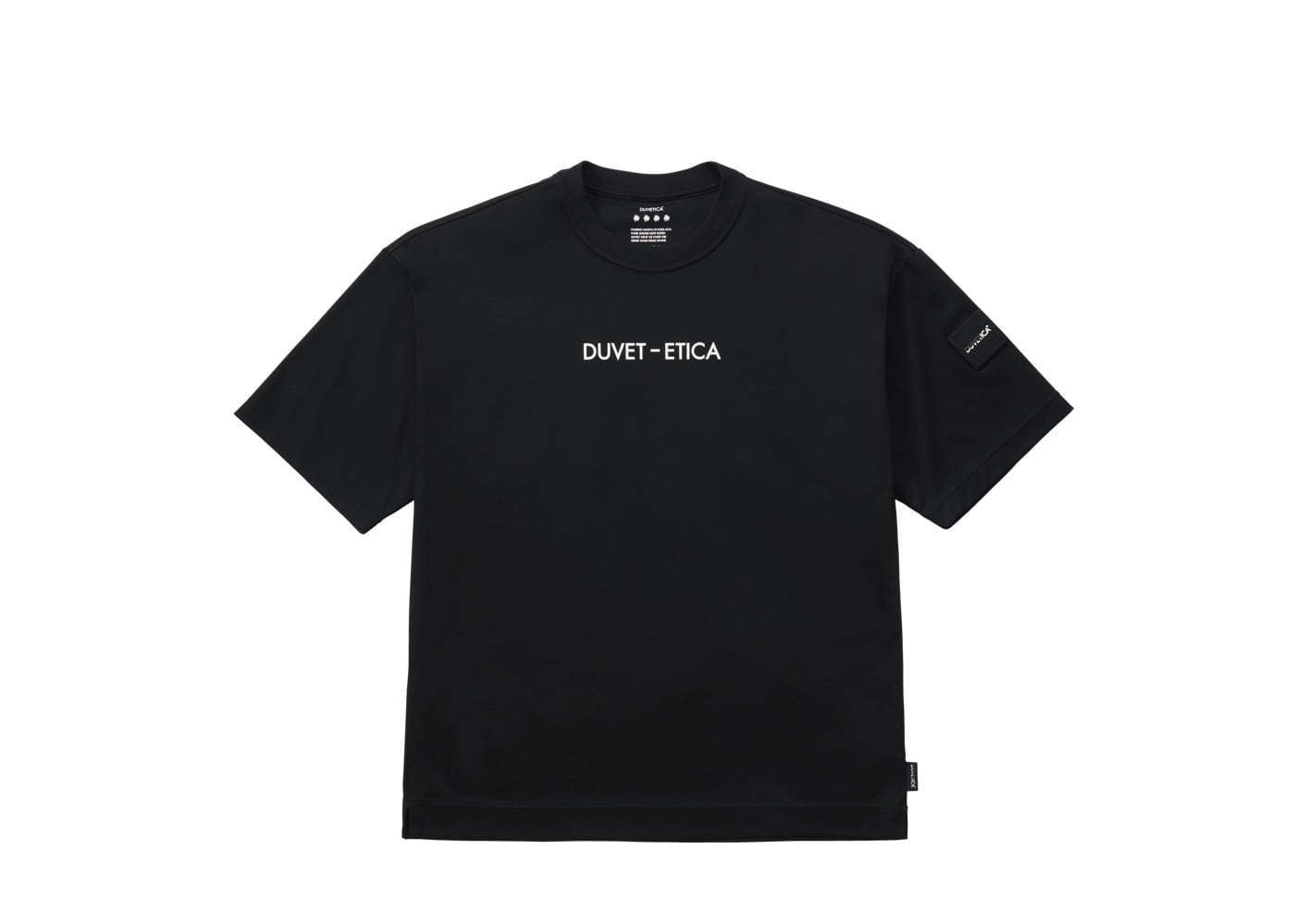 デュベティカ初のTシャツコレクションがユニセックスで登場、白×黒のモダンなデザイン｜写真7