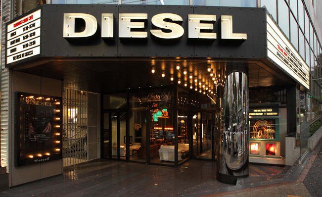 DIESELと55DSLがFNOに参加！限定カラーデニムやオリジナルドリンクで特別な夜を盛り上げる  | 写真