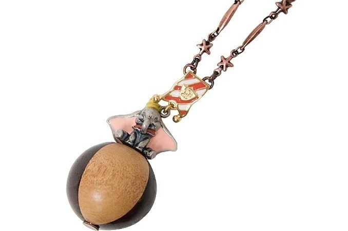 Q-pot.からディズニー『ダンボ』のアクセサリー、"サーカス"の玉乗りを表現したネックレスなど