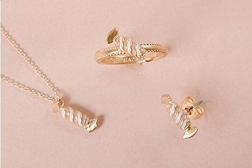 Q-pot.“おかし”なさくらまつり、キャンディー型ネックレスなど桜色アクセが新宿高島屋に集結