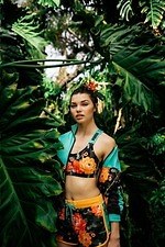 プーマ"桜の爆弾"スニーカーや"蓮の花ロケット"ドレス、スー・ツァイとコラボ｜写真150