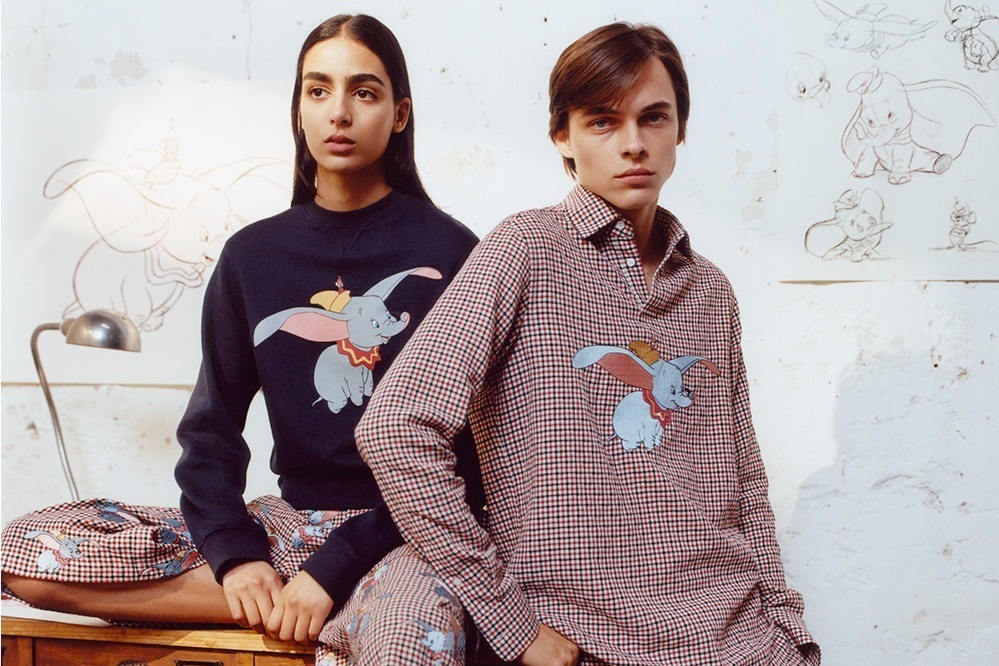 ロエベからディズニー『ダンボ』の限定メンズ＆ウィメンズウェア、“ダンボグレー”のバッグパックも