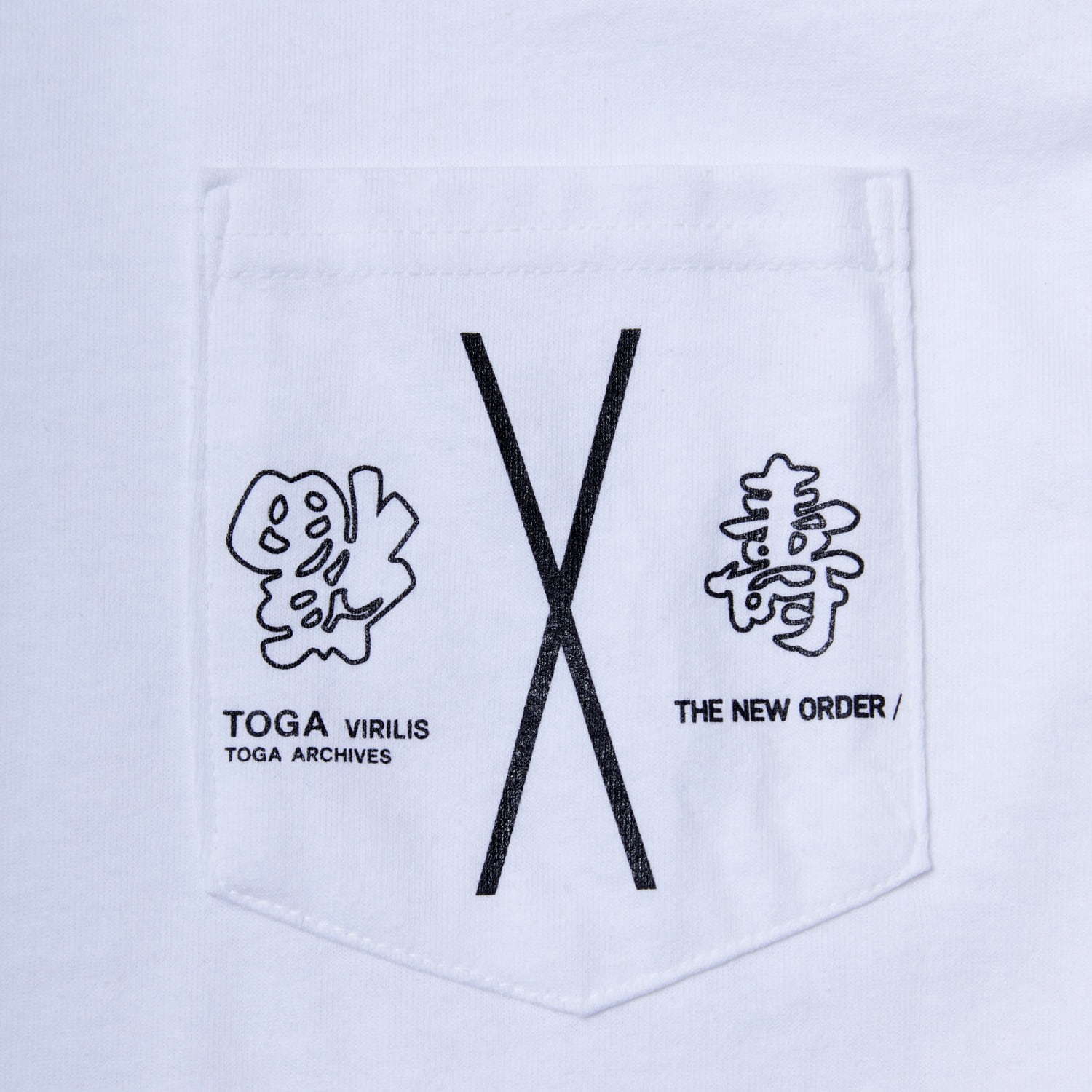 トーガ ビリリース、漢字ロゴを施したミントカラーのスモールウォレットやTシャツ｜写真4