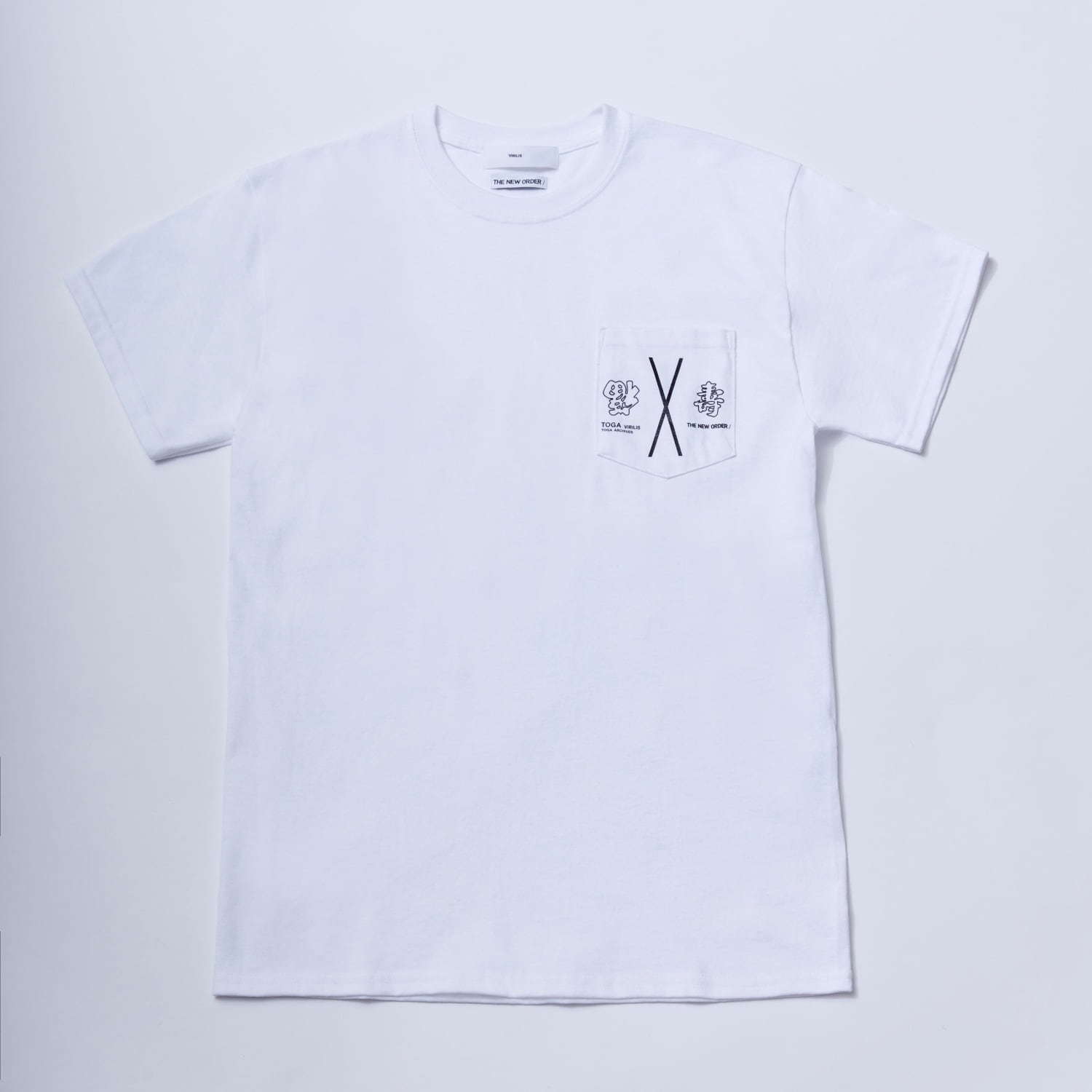 トーガ ビリリース、漢字ロゴを施したミントカラーのスモールウォレットやTシャツ｜写真3