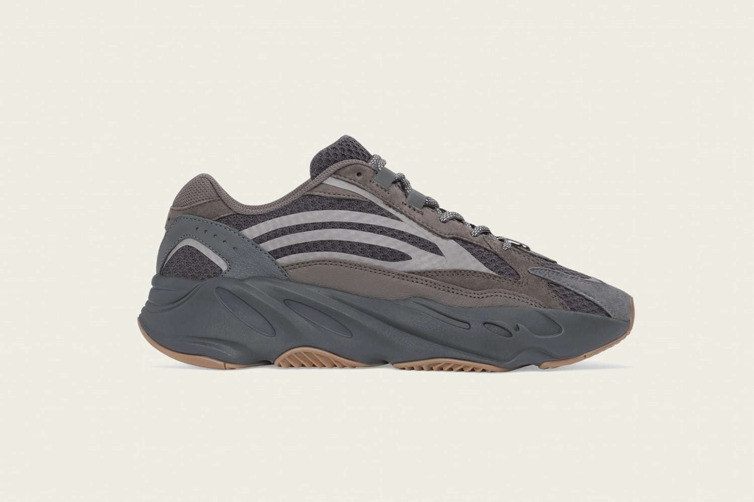 アディダス(adidas) YEEZY BOOST 700 V2｜写真1