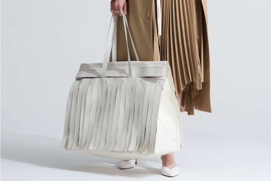 エズミ×イロセのコラボバッグ、"フリンジ"を飾ったスーパービッグトート＆ショルダーバッグ