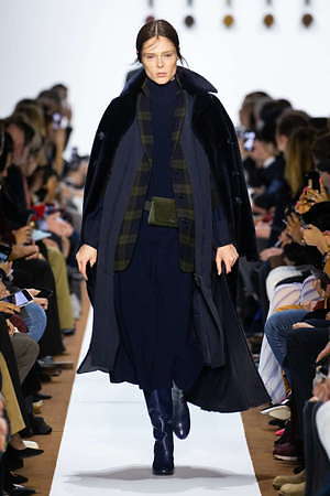 アクリス(Akris) 2019-20年秋冬ウィメンズコレクション  - 写真25