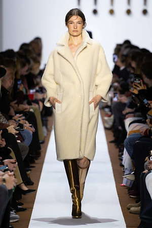 アクリス(Akris) 2019-20年秋冬ウィメンズコレクション  - 写真7