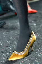 ミュウミュウ 2019年秋冬コレクション - ケープを脱ぎ捨てれば花々が咲く楽園が広がっている｜写真79