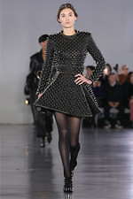 バルマン 2019-20年秋冬コレクション - 意表を突くアイデアが新しい美を運ぶ｜写真6