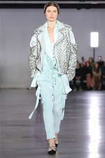 バルマン 2019-20年秋冬コレクション - 意表を突くアイデアが新しい美を運ぶ｜写真55