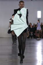 バルマン 2019-20年秋冬コレクション - 意表を突くアイデアが新しい美を運ぶ｜写真61