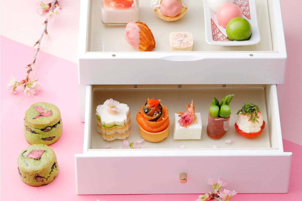 マドレーヌ｜「SAKURAアフタヌーンティー」ジュエリーボックスに詰めて、セント レジス ホテル 大阪で
