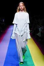 ティート トウキョウ 2019秋冬コレクション - “音”が集まる穏やかな夜、虹の上の物語｜写真2