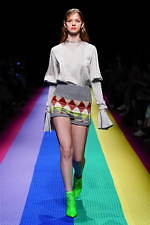 ティート トウキョウ 2019秋冬コレクション - “音”が集まる穏やかな夜、虹の上の物語｜写真15