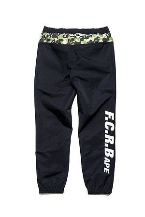ソフ×ア ベイシング エイプ初コラボ「F.C.R.BAPE」