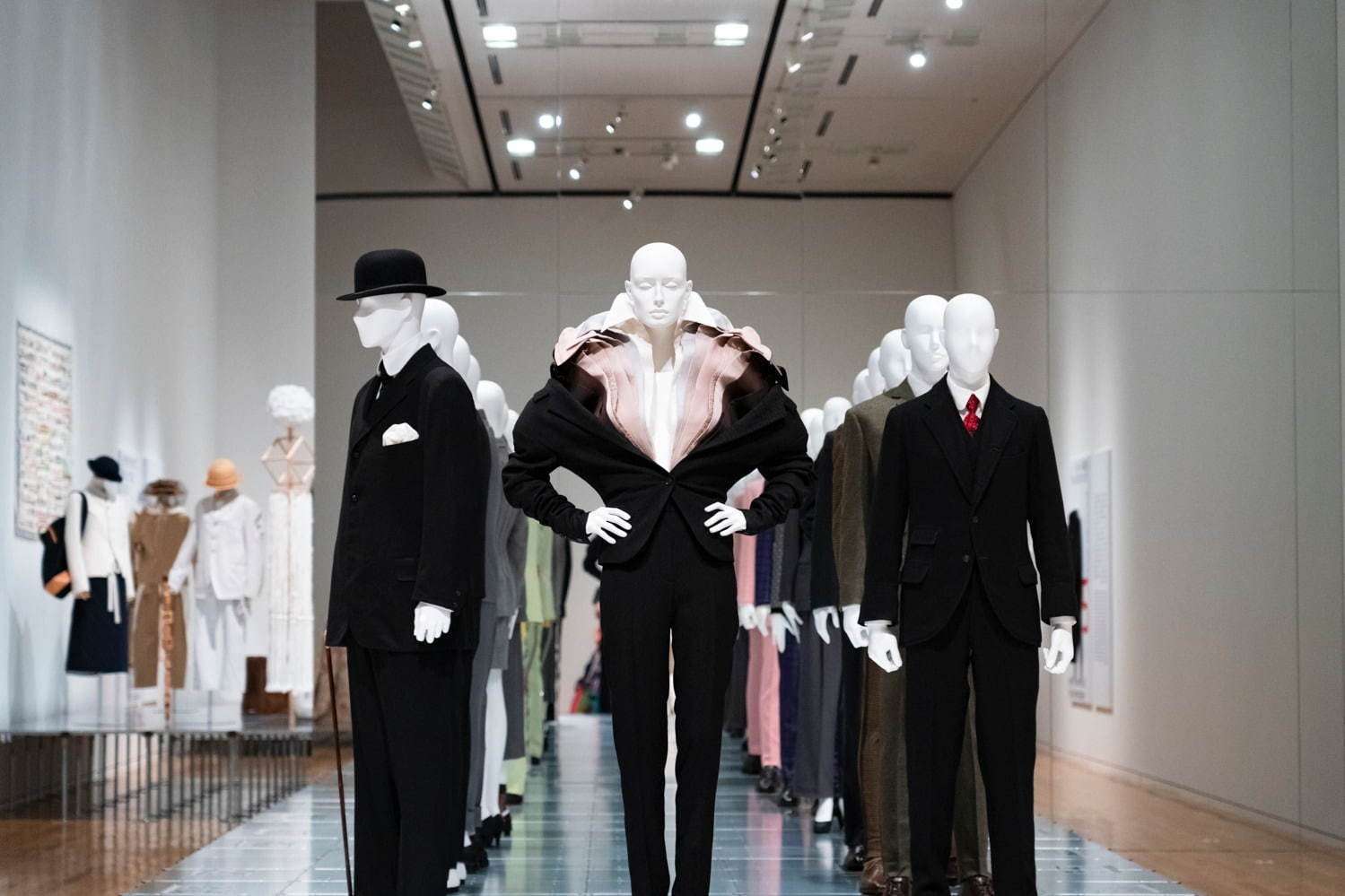 「ドレス・コード？」展が東京で - ファッションからみる人・社会の関係性、ディオールなど約300点｜写真2