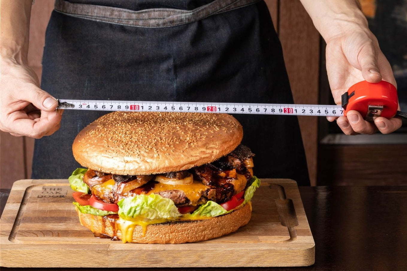 フレンチフライ｜"10万円の超巨大バーガー"グランド ハイアット 東京で - 黒毛和牛やフォアグラ、トリュフをサンド