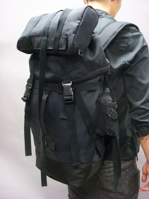 ato(アトウ)から新作の多機能バックパックが登場 ｜写真1