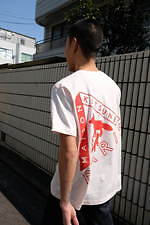 メゾン キツネ限定Tシャツ"3匹のフォックス＆トライアングルロゴ"ニュウマン新宿3周年記念｜写真5